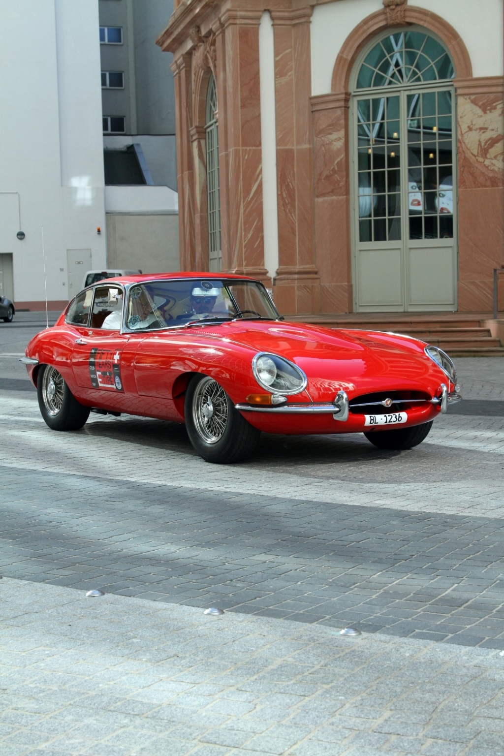 jag_frankfurt_heritage_drive_120911_1