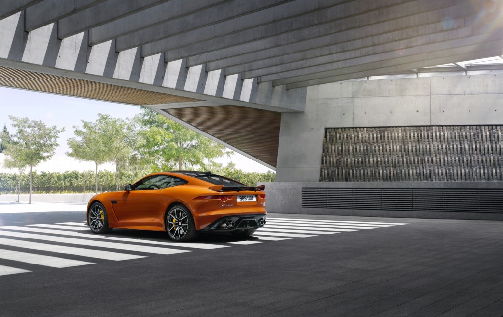 Jag_FTYPE_SVR_Coupe_Location_170216_03_126540