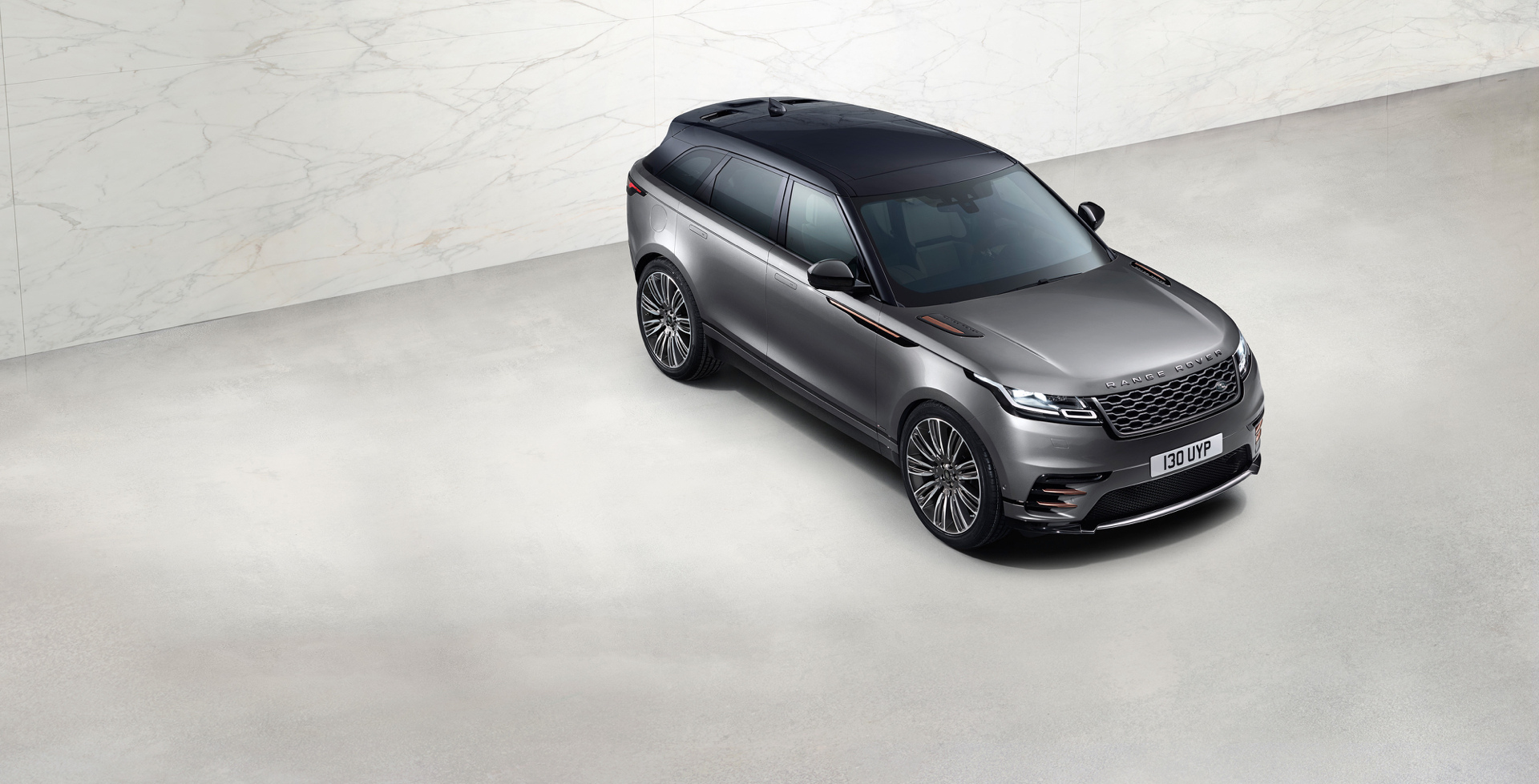 RR_Velar_18MY_268_GLHD_FE_CORRIS_GREY_Studio_010317