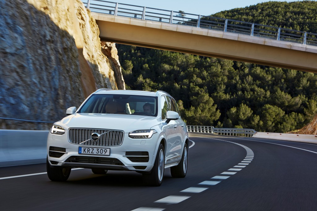 157807_The_new_Volvo_XC90_T8_Twin_Engine_petrol_plug_in_hybrid_driven_in_Tarragona