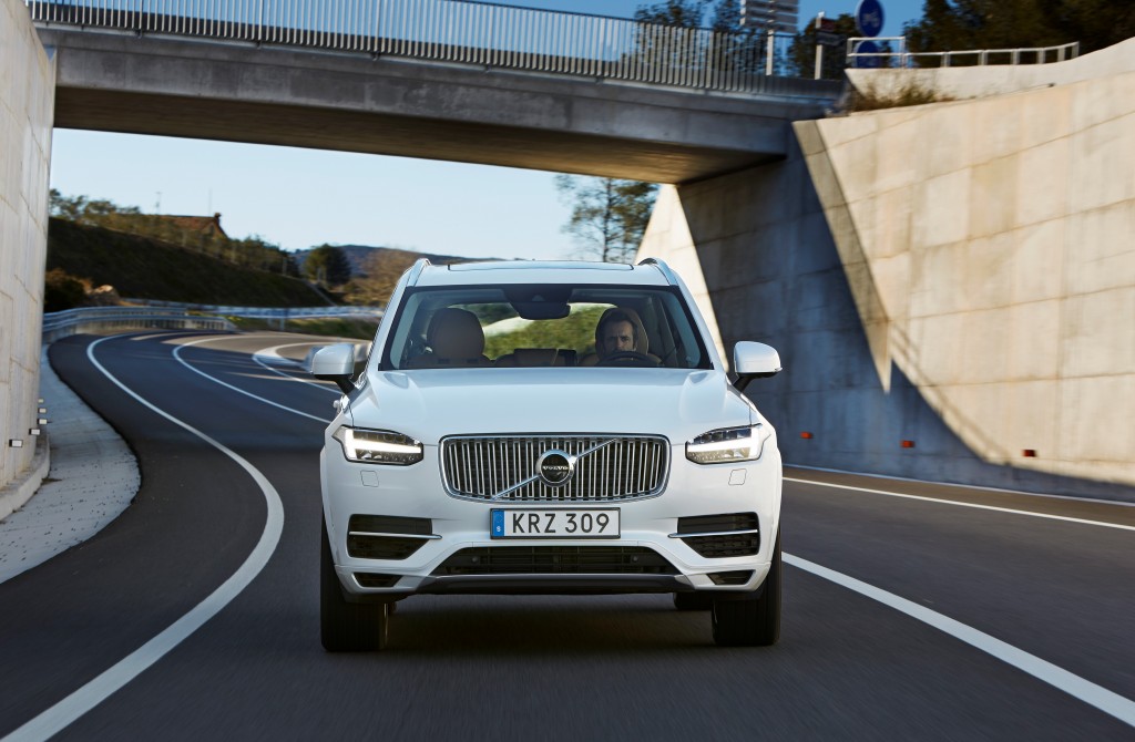 157809_The_new_Volvo_XC90_T8_Twin_Engine_petrol_plug_in_hybrid_driven_in_Tarragona