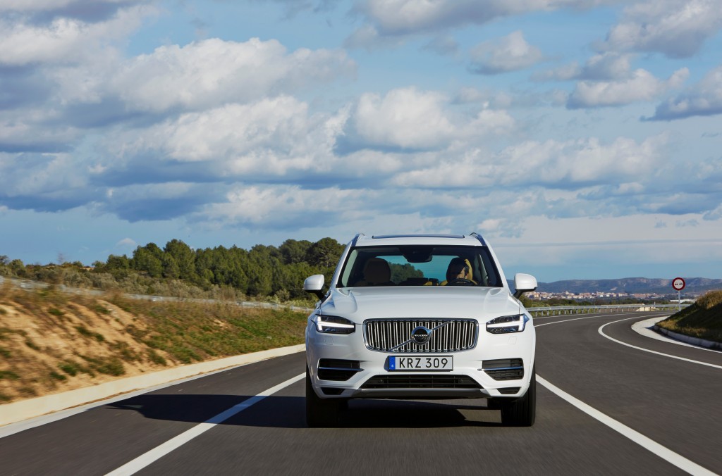 157810_The_new_Volvo_XC90_T8_Twin_Engine_petrol_plug_in_hybrid_driven_in_Tarragona