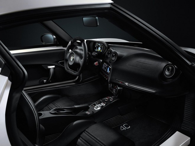 Svetová premiéra Alfy Romeo 4C Launch Edition