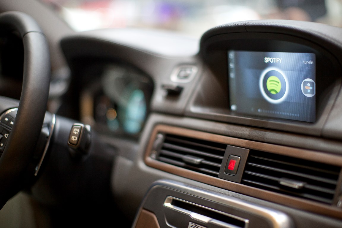 Volvo Cars uvádza svetovú novinku – službu Spotify s hlasovou aktiváciou integrovanú do vozidla prostredníctvom rozhrania Sensus Connected Touch