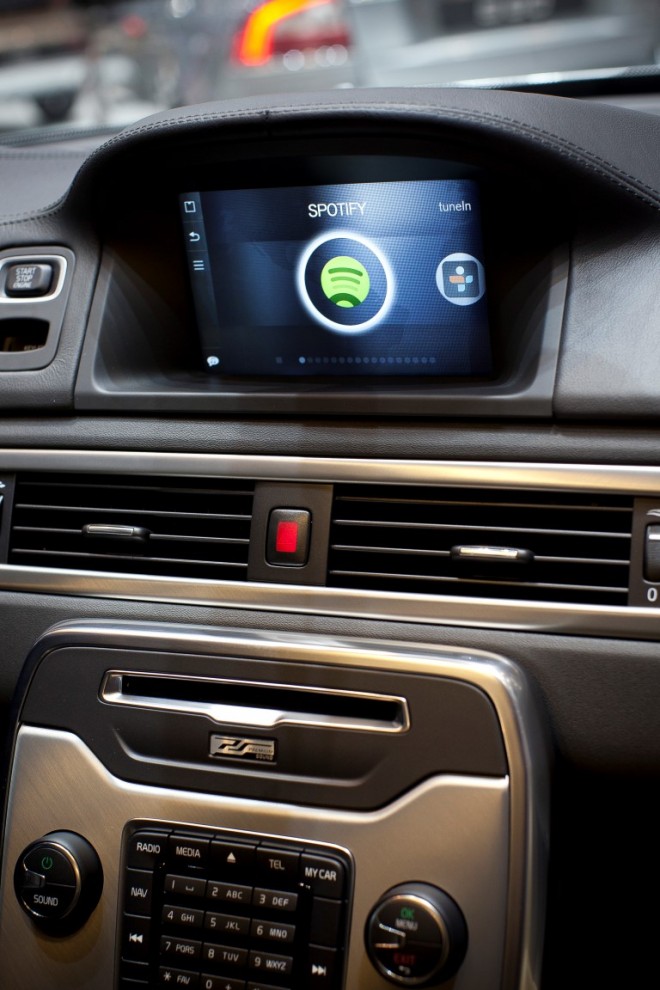 Volvo Cars uvádza svetovú novinku – službu Spotify s hlasovou aktiváciou integrovanú do vozidla prostredníctvom rozhrania Sensus Connected Touch