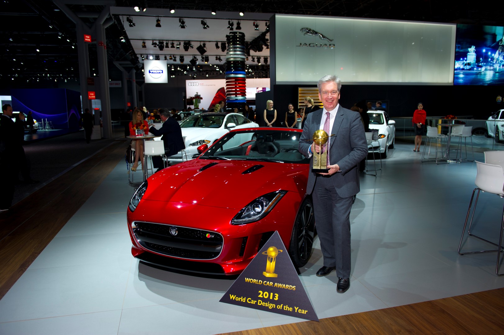 F-TYPE SA PREDSTAVÍ NA AUTOSALÓNE V PARÍŽI
