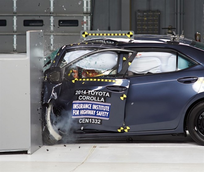 Toyota Corolla nepresvedčila v novom nárazovom teste IIHS
