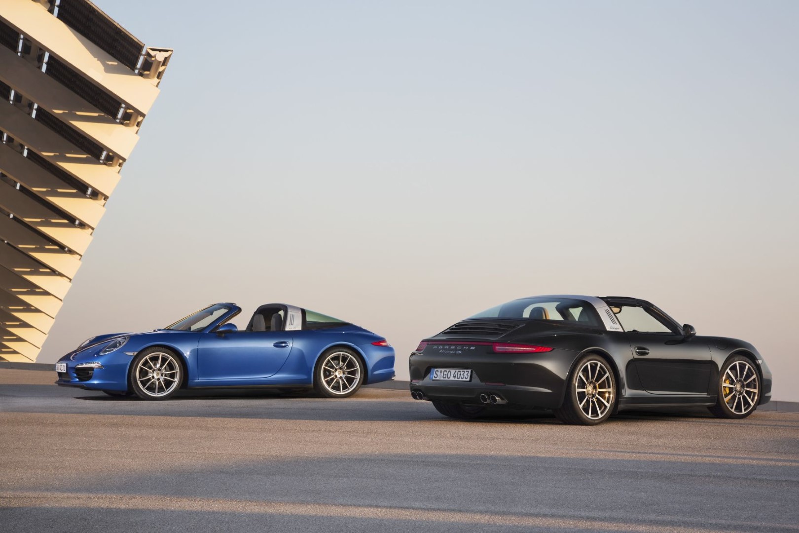 Nové Porsche 911 Targa s inovativně řešenou střechou odhaleno