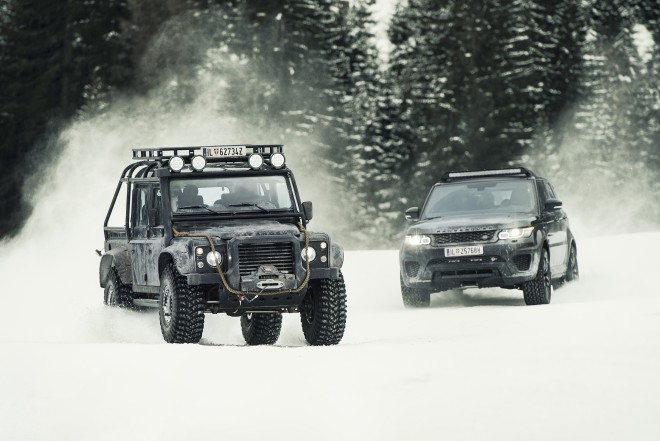 SVETOVÁ PREMIÉRA BONDOVSKÝCH VOZIDIEL JAGUAR LAND ROVER