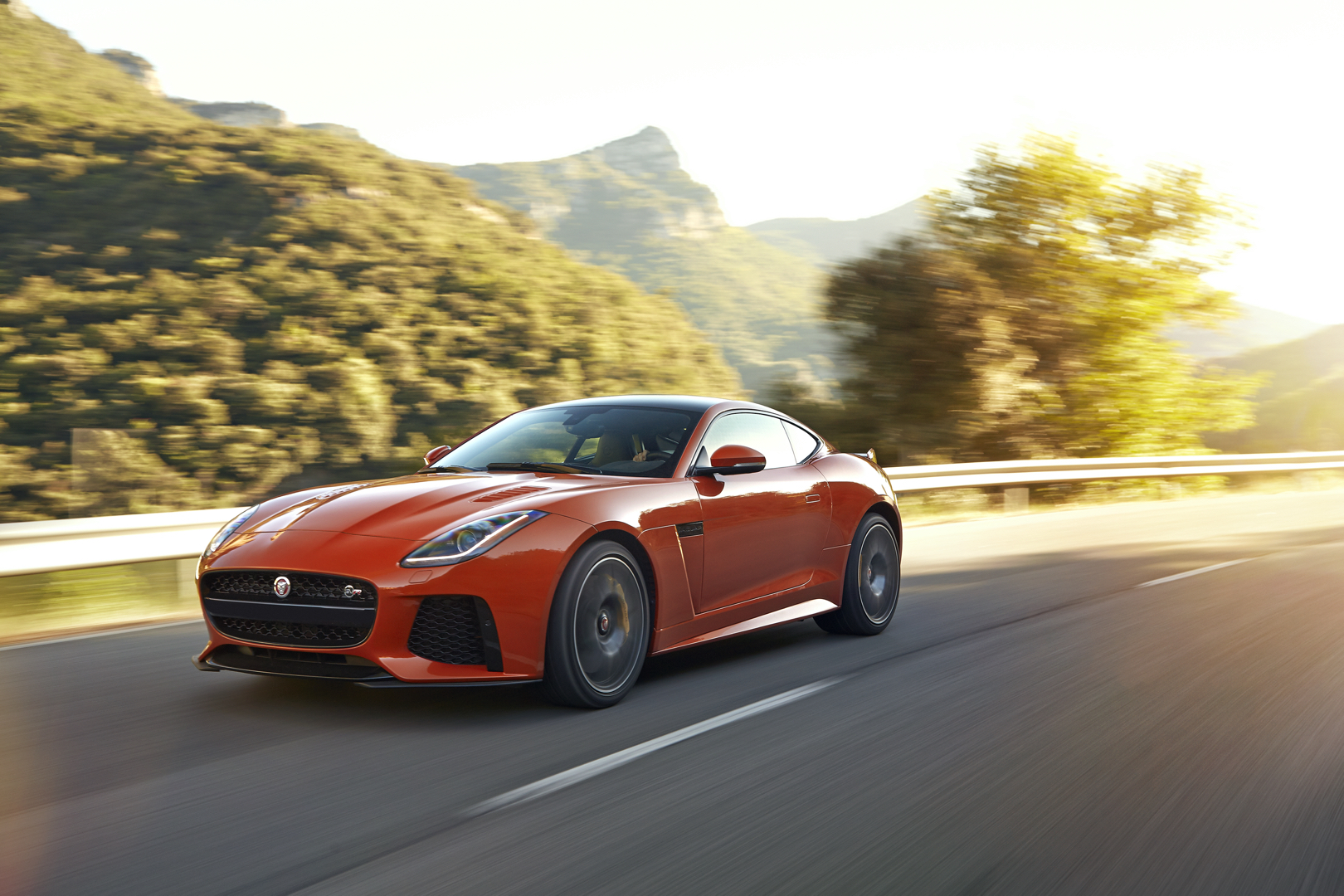 Nový JAGUAR F-TYPE SVR Superšport do každého počasia