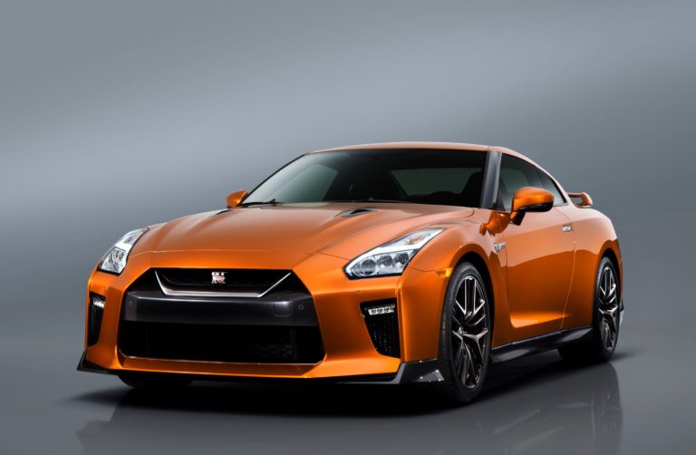 MY17 Nissan GT-R s osvieženým zovňajškom a silnejším výkonom