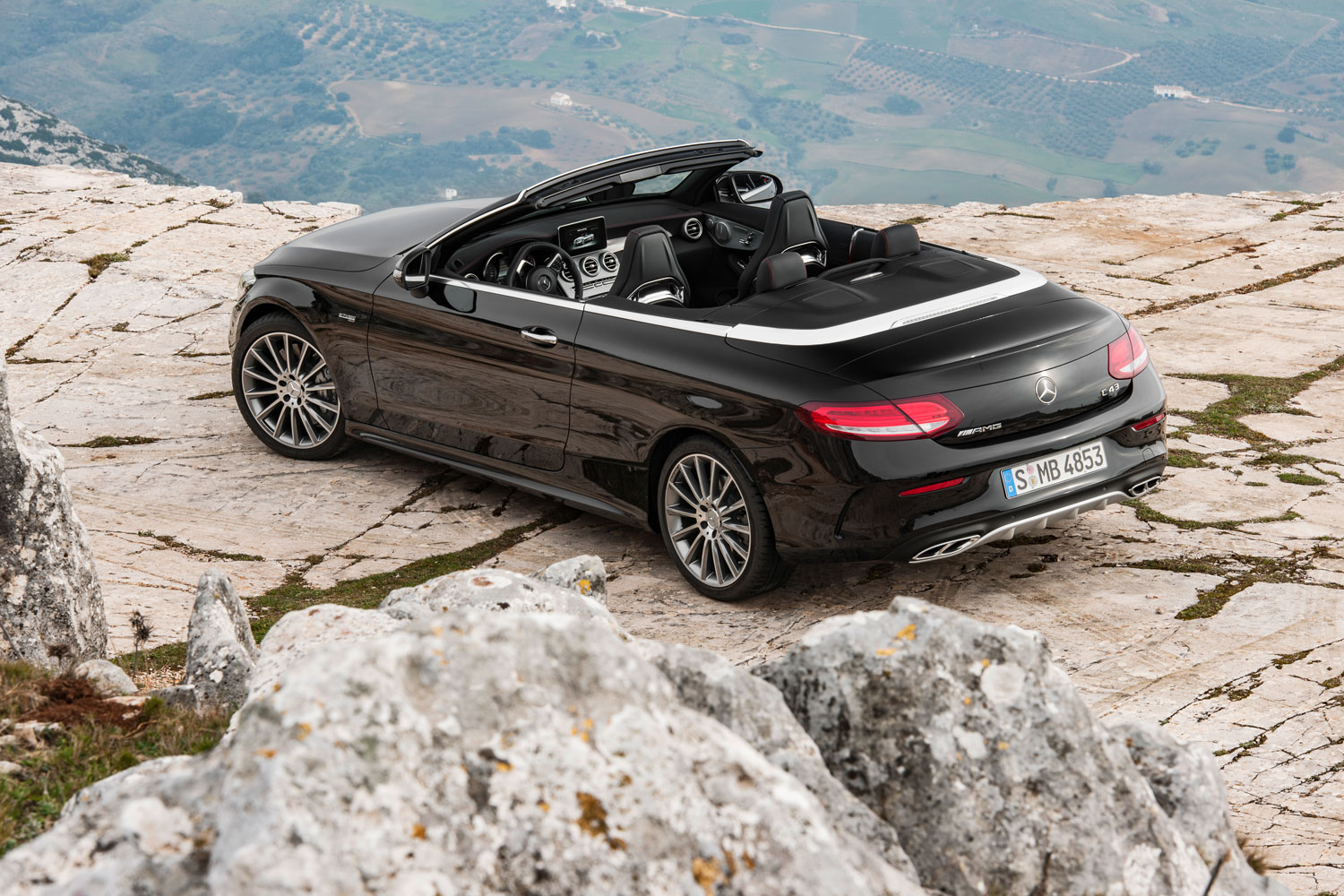 V novej rodine kabrioletov vyniká Mercedes-AMG C 43 4MATIC