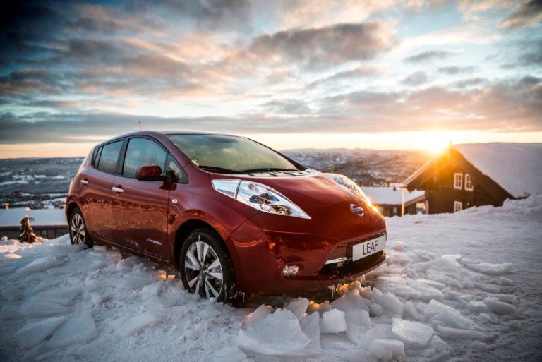 Nissan LEAF patrí v roku 2016 medzi trojicu najúspešnejších osobných vozidiel v Nórsku
