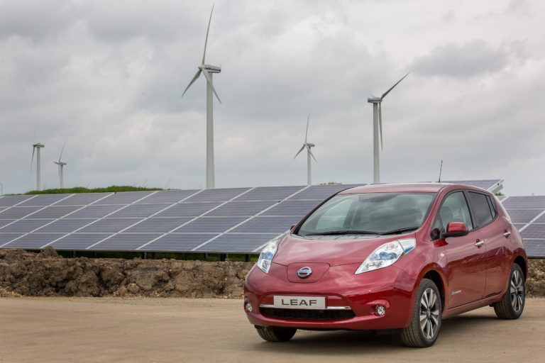 Nissan spustil solárnu farmu, ktorá bude zásobovať energiou výrobu vozidiel v Spojenom kráľovstve