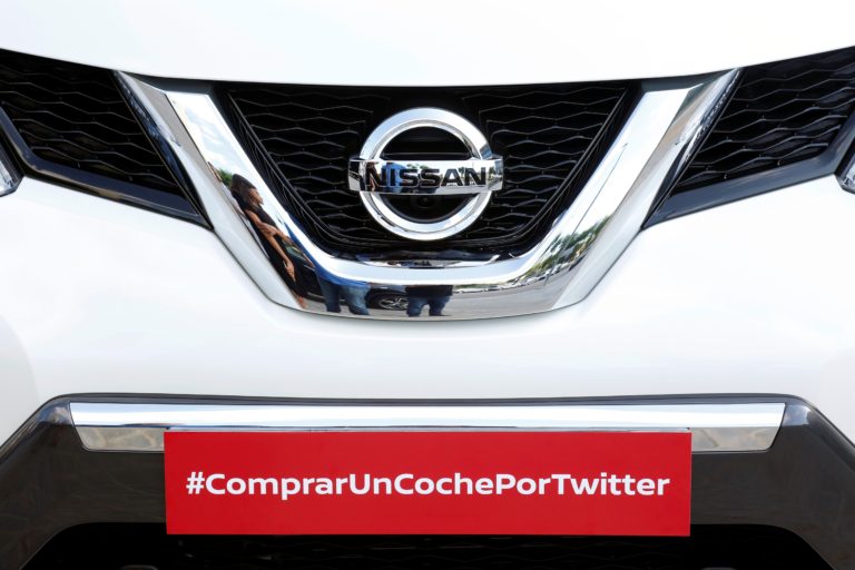 Úspech vďaka tweetom: Nissan je prvou európskou automobilkou, ktorá predala vozidlo cez Twitter