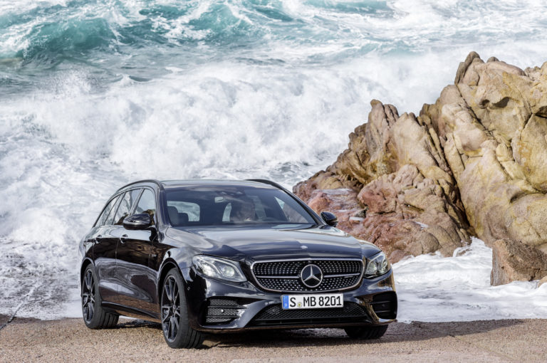 Mercedes-AMG E 43 4MATIC T-Modell, Outdoor, 2016, Exterieur: obsidianschwarz ;Kraftstoffverbrauch kombiniert: 8,4 l/100 km, CO2-Emissionen kombiniert: 192 g/km Mercedes-AMG E 43 4MATIC Estate, outdoor, 2016, exterior: obsidian black; Consumption combined: 8.4 l/100 km, CO2 emission combined: 192 g/km