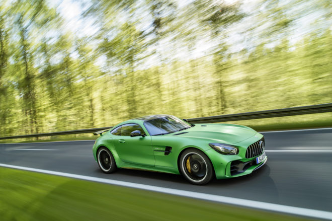 Mercedes-AMG GT R na bežné cesty s génmi pretekára