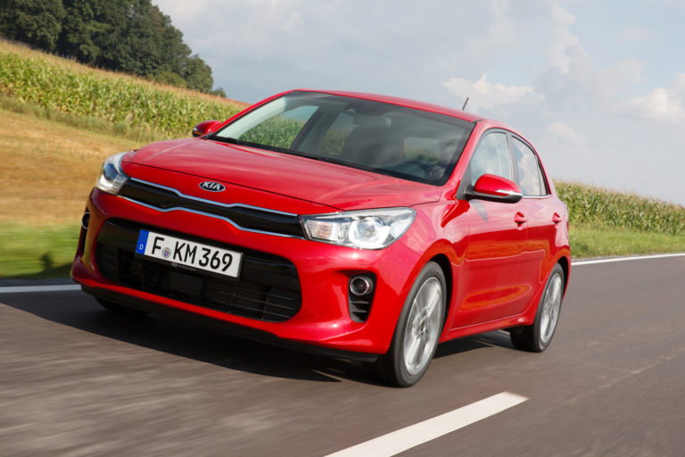 SVETOVÁ PREMIÉRA NOVEJ KIA RIO. NOVINKA UŽ ČOSKORO NA AUTOSALÓNE V PARÍŽI