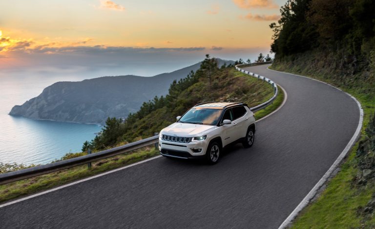 Jeep® Compass: úplne nové kompaktné SUV poskytujúce nedostižné schopnosti 4×4, prvotriednu jazdnú dynamiku a originálny dizajn Jeep.
