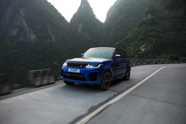 KLADIVO NA SUPERSPORTY: RANGE ROVER SPORT SVR STANOVIL REKORD NA TIANMEN ROAD