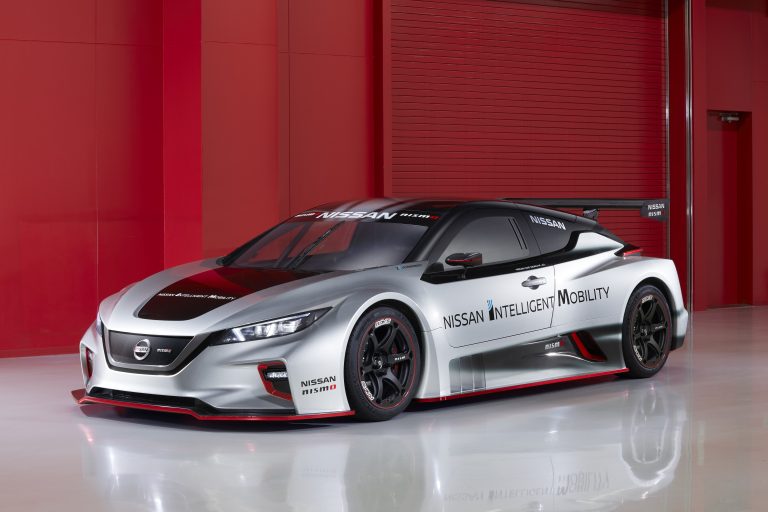 Nissan odhaľuje úplne nový súťažný elektromobil LEAF NISMO RC