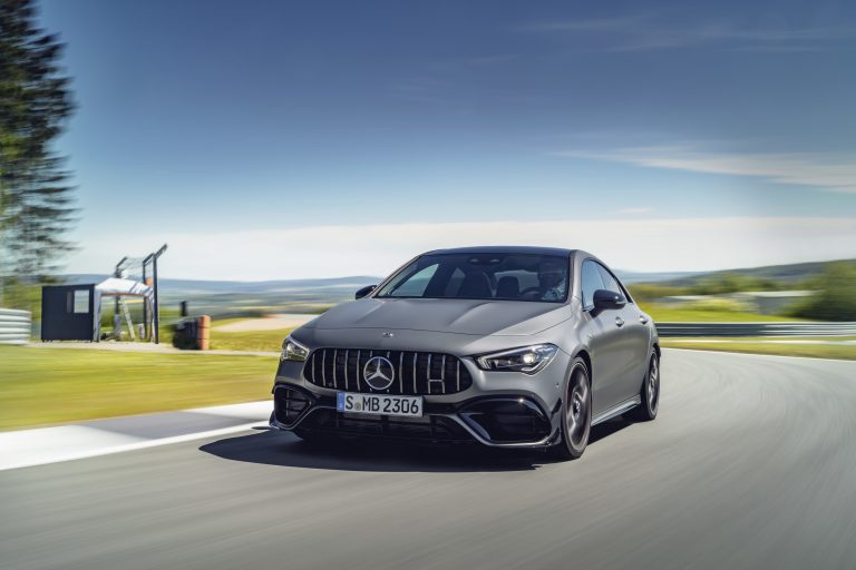 Mercedes-AMG CLA 45 S 4MATIC+ (2019);Kraftstoffverbrauch kombiniert: 8,3-8,1 l/100 km; CO2-Emissionen kombiniert: 189-186 g/km* Mercedes-AMG CLA 45 S 4MATIC+ (2019);Fuel consumption combined: 8.3-8.1 l/100 km; Combined CO2 emissions: 189-186 g/km*