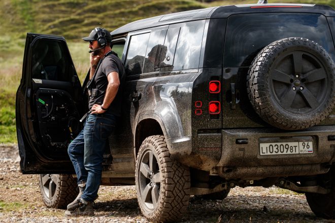 Nový LAND ROVER DEFENDER čelí v novej bondovke "NO TIME TO DIE" najťažšej skúške