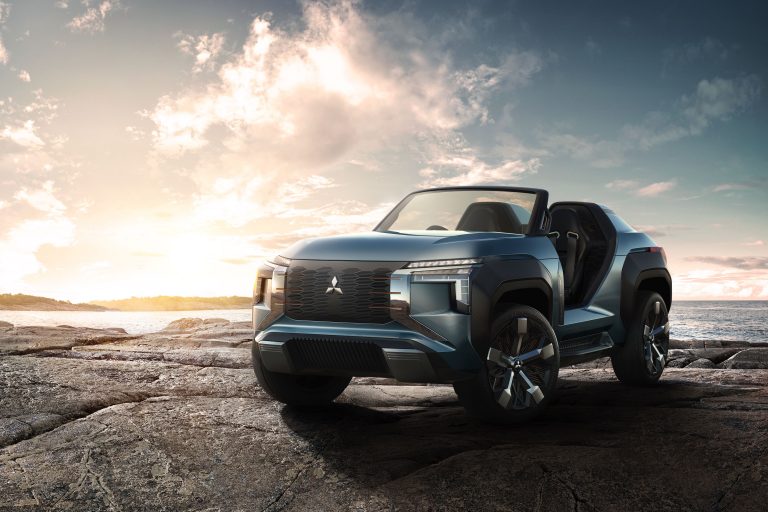 Svetová premiéra elektrifikovaného koncepčného modelu MI-TECH CONCEPT a koncepčného modelu SUPER HEIGHT K-WAGON CONCEPT