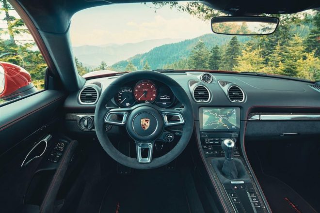 Nové modely Porsche 718 GTS 4.0: potešenie z jazdy pre všetky zmysly 2 Nové modely Porsche 718 GTS 4.0: potešenie z jazdy pre všetky zmysly