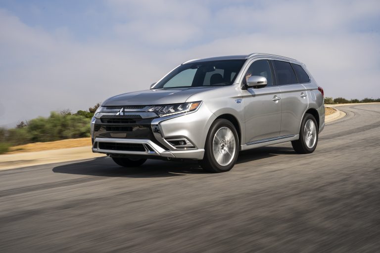 MITSUBISHI OUTLANDER PHEV SA STAL NAJPREDÁVANEJŠÍM PLUG-IN HYBRIDNÝM SUV V EURÓPE ZA ROK 2020
