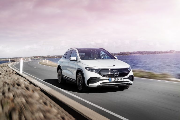 Mercedes-EQ, EQA 250, Edition 1, Fahraufnahme, digitalweiss. EQA 250 (Stromverbrauch kombiniert: 15,7 kWh/100 km; CO2-Emissionen kombiniert: 0 g/km);Stromverbrauch kombiniert: 15,7 kWh/100 km; CO2-Emissionen kombiniert: 0 g/km* Mercedes-EQ, EQA 250, Edition 1, driving shot, digital white. EQA 250 (combined power consumption: 15.7 kWh/100 km, combined CO2 emissions: 0 g/km);Combined power consumption: 15.7 kWh/100 km, combined CO2 emissions: 0 g/km*