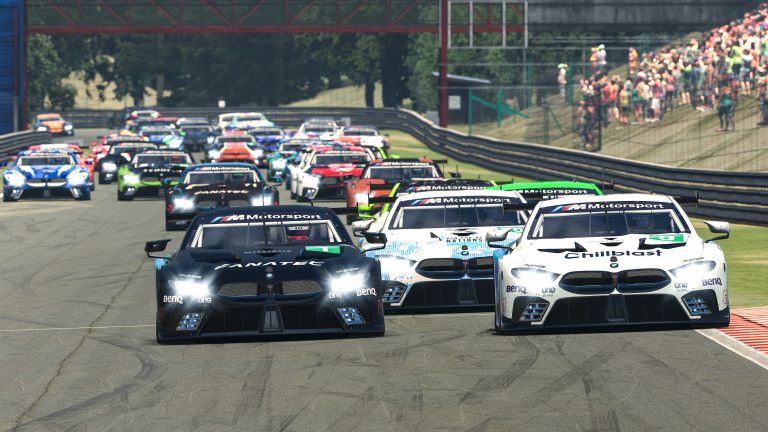 P90408692_highRes_bmw-sim-120-cup-spa-