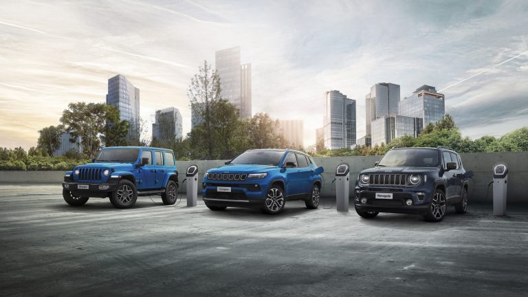 _01_1st-moment_Jeep-4xe-range