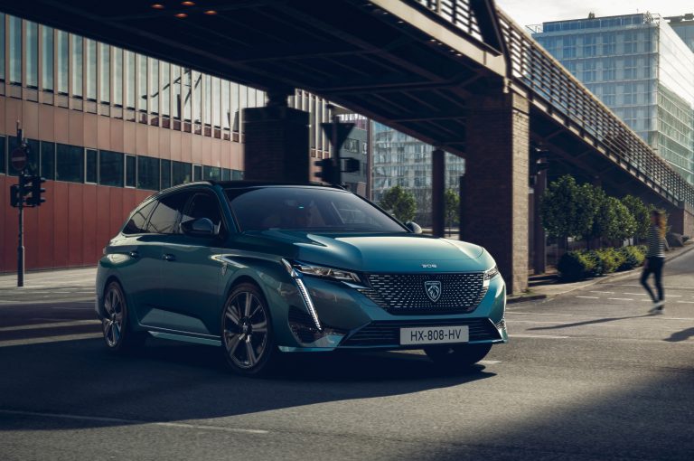 PEUGEOT_308SWPHEV_2106STYP_010