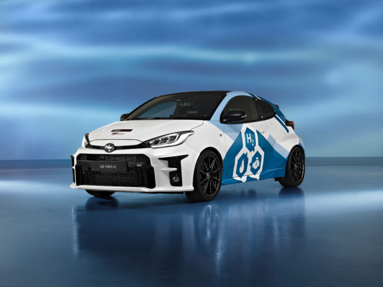 2021_KF3_GR_Yaris_H2_hero_high_001