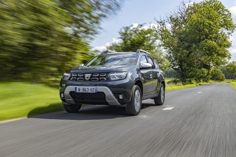 36102_1-2021_-_new_dacia_duster_eco-g__4x2_-_slate_grey_tests_drive