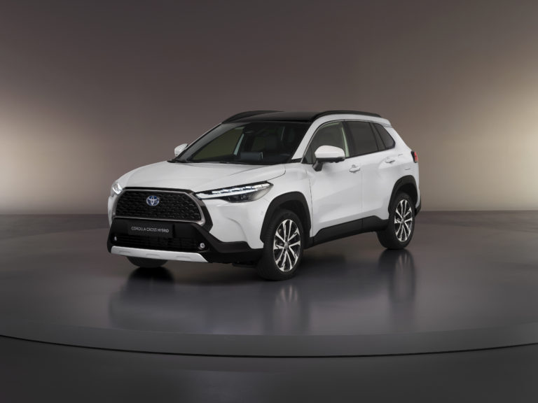 1_COROLLA_CROSS_HYBRID
