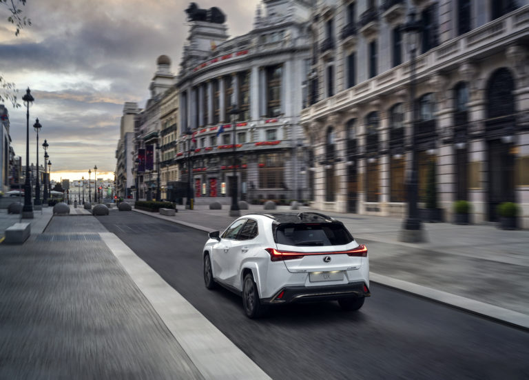 Vylepšenia modelu Lexus UX prinášajú nové technológie, lepšie ovládanie a väčšie možnosti výberu