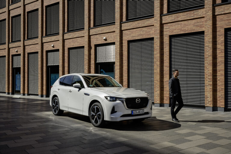 Mazda MASTERSTROKES: Mazda CX-60 dostáva nový odtieň Rhodium White, neskôr príde aj na CX-5