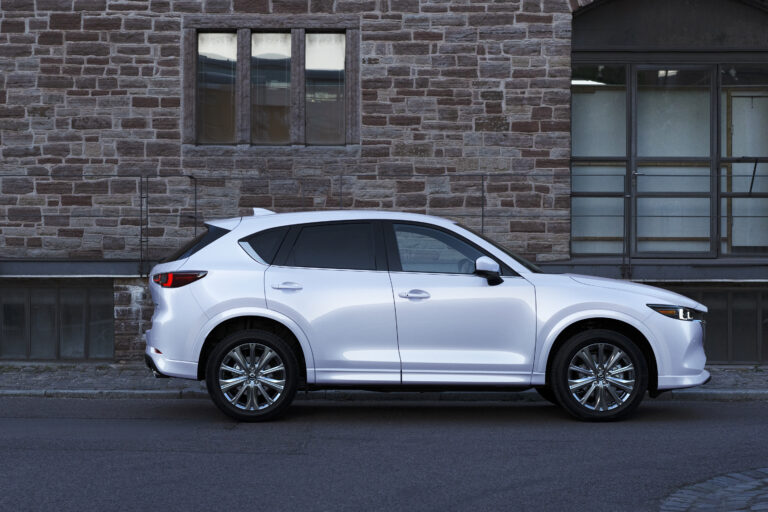 Mazda MASTERSTROKES: Mazda CX-60 dostáva nový odtieň Rhodium White, neskôr príde aj na CX-5