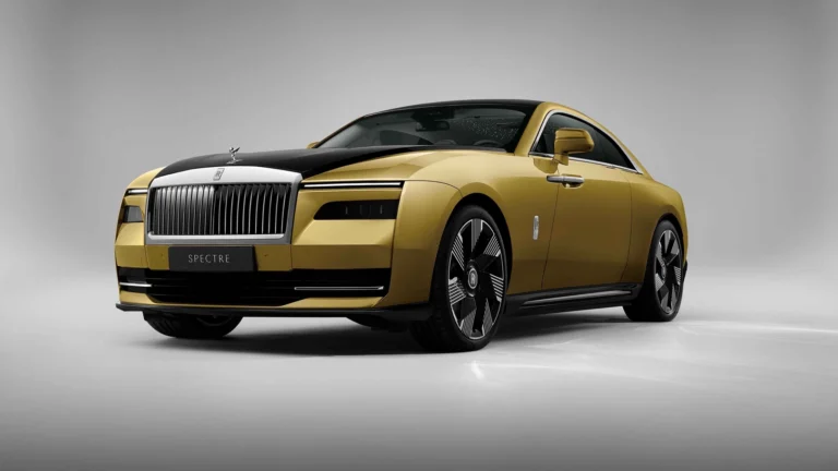 Prvý čisto elektrický automobil značky Rolls-Royce Spectre je odhalený