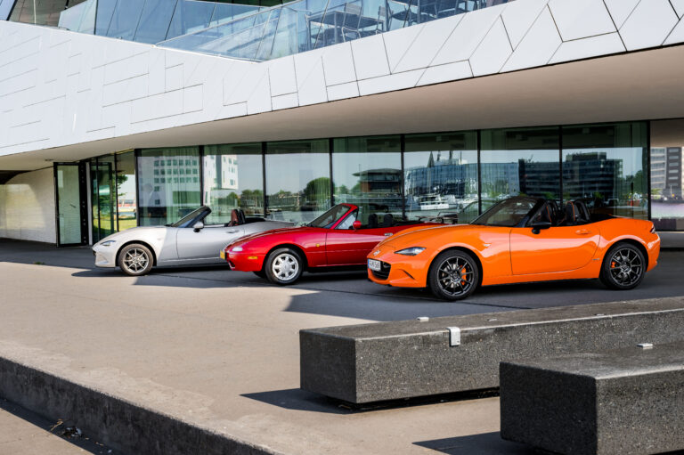 Dve generácie dizajnérov Mazdy vysvetľujú, čo stojí za charakterom modelu MX-5