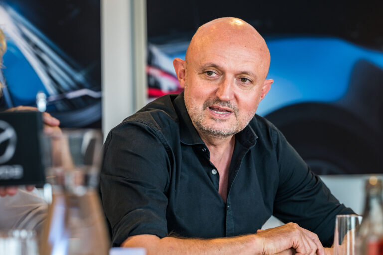 Dve generácie dizajnérov Mazdy vysvetľujú, čo stojí za charakterom modelu MX-5