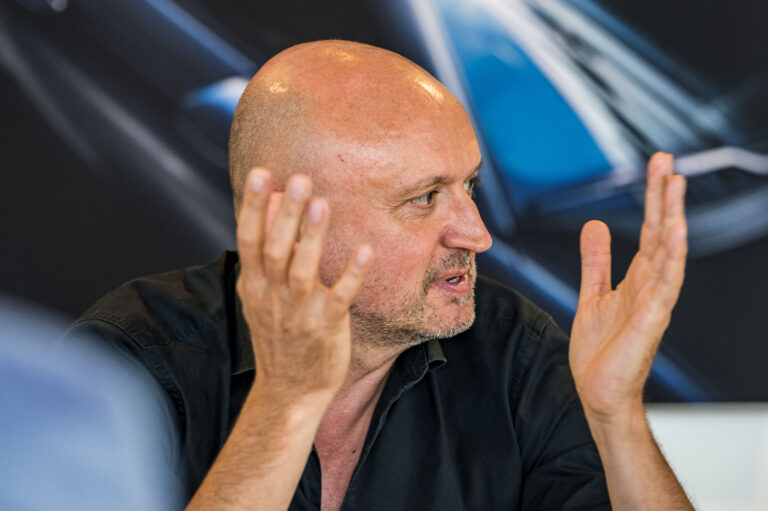 Dve generácie dizajnérov Mazdy vysvetľujú, čo stojí za charakterom modelu MX-5