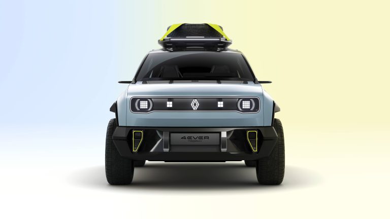 39704_the_renault_4ever_trophy_wearing_colours_of_the_1962_4l__3_