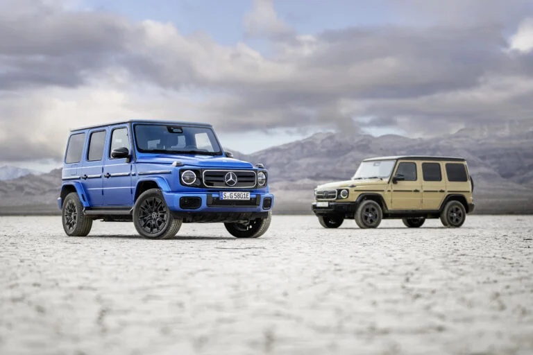Mercedes-Benz G580 mit EQ Technology, EDITION ONE, Exterior: MANUFAKTUR südseeblau magno, Interior: Leder Nappa silber pearl/schwarz (Energieverbrauch kombiniert: 30,3-27,7 kWh/100 km | CO2-Emissionen kombiniert: 0 g/km | CO2-Klasse: A);(Energieverbrauch kombiniert: 30,3-27,7 kWh/100 km | CO2-Emissionen kombiniert: 0 g/km | CO2-Klasse: A) Mercedes-Benz G580 with EQ Technology, EDITION ONE, Exterior: MANUFAKTUR south see magno, Interior: Nappa Leather silver pearl / black (combined energy consumption: 30.3-27.7 kWh/100 km | combined CO₂ emissions: 0 g/km | CO₂ class: A);(combined energy consumption: 30.3-27.7 kWh/100 km | combined CO₂ emissions: 0 g/km | CO₂ class: A)