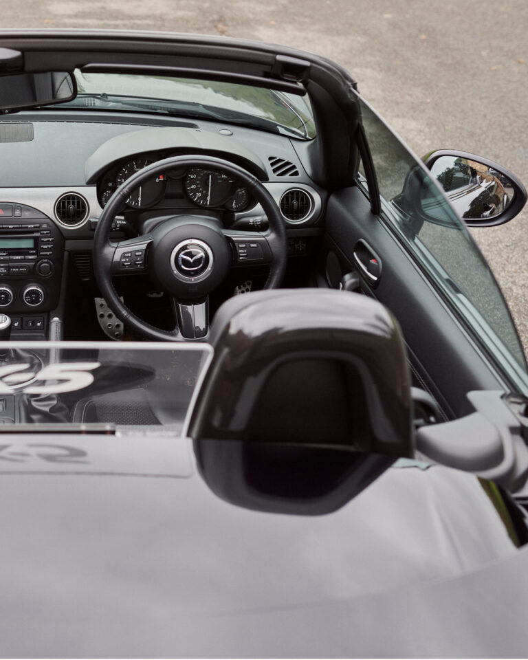 Mazda MX-5 oslavuje 35 rokov. Dvojmiestny roadster spája ľahkosť s komunitou fanúšikov