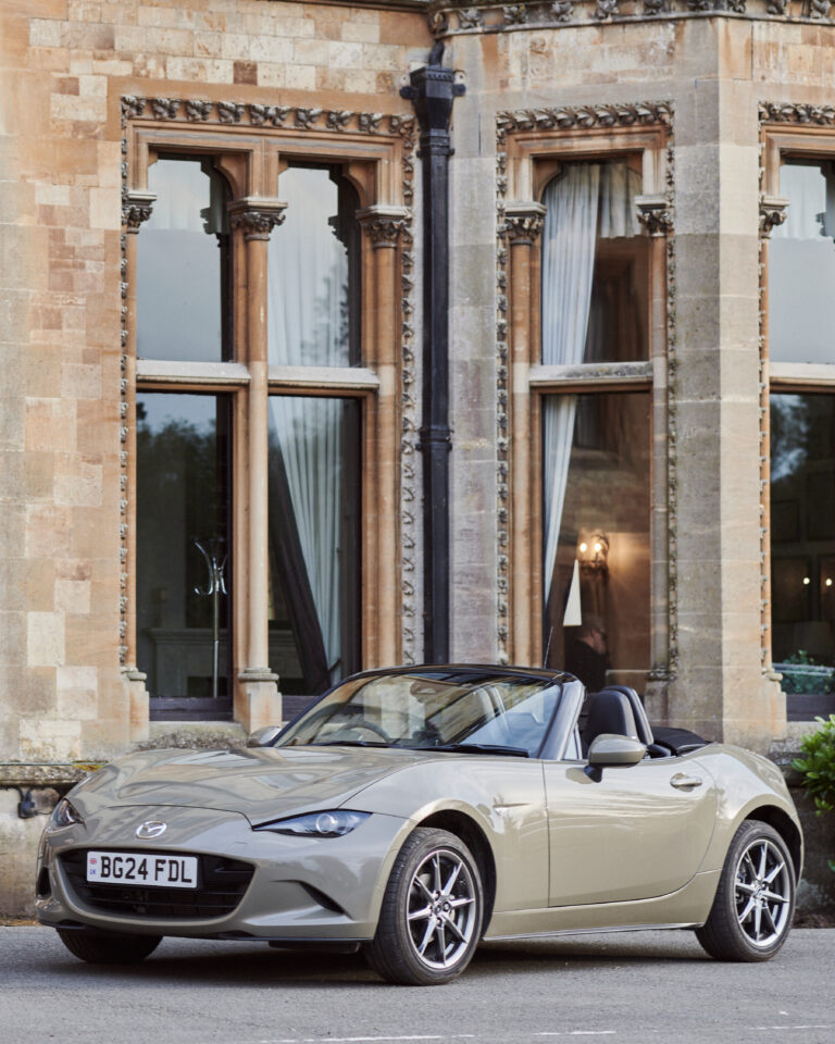 Mazda MX-5 oslavuje 35 rokov. Dvojmiestny roadster spája ľahkosť s komunitou fanúšikov