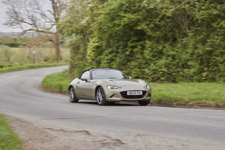 Mazda MX-5 oslavuje 35 rokov. Dvojmiestny roadster spája ľahkosť s komunitou fanúšikov