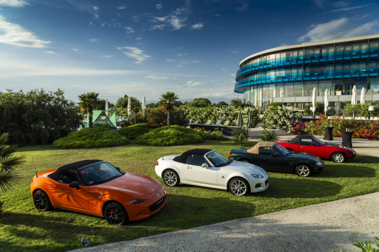 Mazda MX-5 oslavuje 35 rokov. Dvojmiestny roadster spája ľahkosť s komunitou fanúšikov